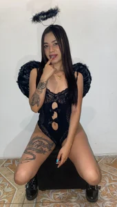 I can be your Angel😇👅 de Sami_Evanns  7 photos