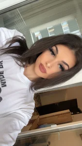 AngelinaCapri Public Pic 8