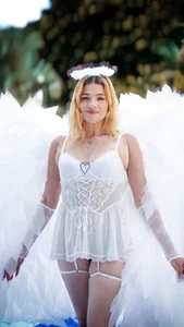 violet_gray_ beautiful photos of halloween angels🎃🤍🎃 Pic