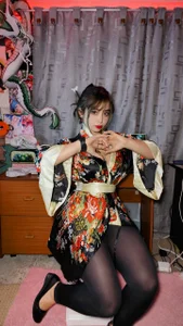 Maky_Coss Geisha negro 🍒  2টি ছবি