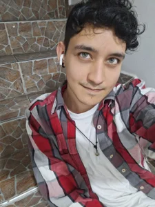 eros_fangs Hey green eyes Foto 2