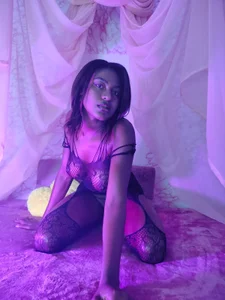 Emilia__Cam Public Pic 5