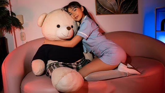 Allyson_aishaPublic图片 9