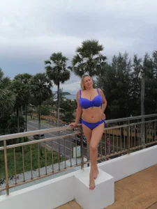 Liana_MilfHot I'm so different Pic 5