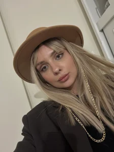 mari_grey Public Pic 3