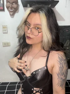NaylaVelv04の🖤🖤🖤の 4枚の写真