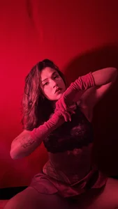 The red pill 🌶️ de xbigpeach  2 Imagens