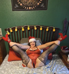 Shelly_hotwife Christmas time Pic 9
