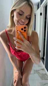just me) de Amelia_Broooks  7 Imagens