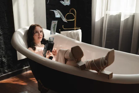 MarySparkle Juicy enough to bankrupt kings Pic