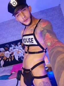 👮‍♂️🥵👀 de jonas_conor Foto 4