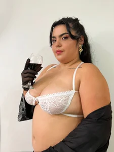 EmmaSymon Wine and book Pic 5