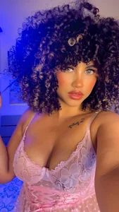 Kendra_curly Me Pic
