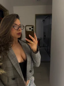 Classy with a Naughty Touch 🖤✨ od CandiceSpencer  2 snímek