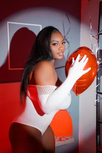 Tamara_Myller Be my valentine 💗 Pic 2