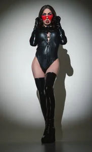 AlejandraDangerGirl: I am your queen in latex ( 3 фото)