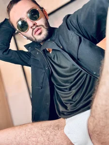 jakemagnus Brains, buns & bad intentions 🖤👓🍑 Pic 4