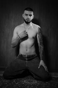 Michael_magno Between Shadows and Passion 사진 5