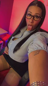 Sue_Wolls Milf Secretary Pic 4