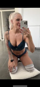 Lara-CumKittenのPublicの 2枚の写真