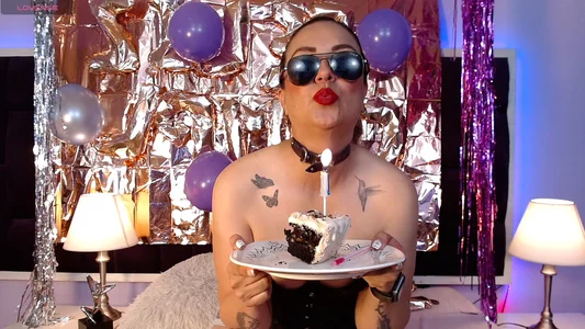 Azaahara_ MY BIRTHDAY 🎂🥂 Pic 3