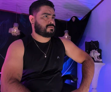 MichaelBear_ I WENT FOR A JOG, I DIDN'T SHOWER, I GOT HOME AND WANTED TO HAVE A LITTLE FUN 😏😈🔥 Hình