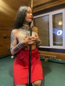 Megan_Black_MoonのJust me, a red dress, and a game of billiards — who’s ready to play? 🎱🔥#heels#tattoo#brunetteの 5枚の写真