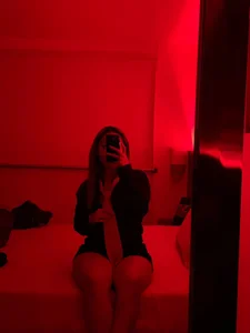 LanaMills_ Red and passión of Lanna Billede