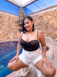 Madison-Diaz Seconds before being very WET💦💦 Immagine  3