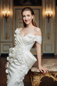 KateRedgar Lady in white Immagine  3