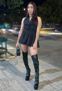 caribbean_passion_ Cute, sexy girl on the street🖤😍🥵🌺 Pic 4