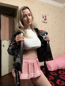 MaryBennetts Tits are like two quiet waves before a storm รูป 