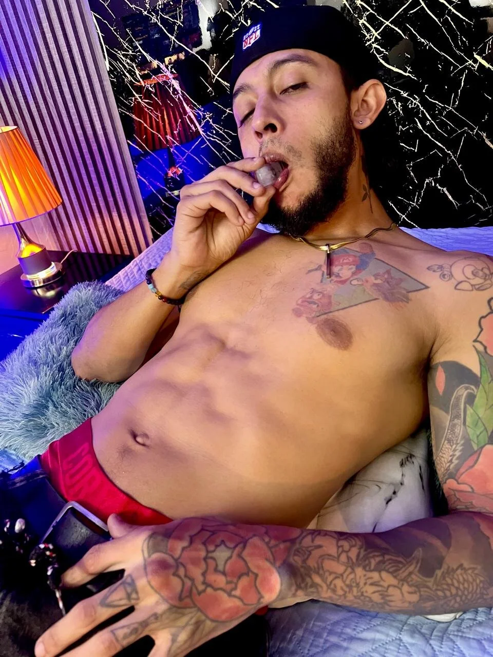 Трендове зображення  1134 jonas_conor