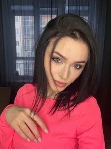 ElgaBlumer Pink vibe Pic 2