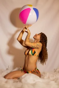 daiana_curly The brightness of my skin says everything✨💥 صورة واحدة|daiana_curly The brightness of my skin says everything✨💥 صورتان|daiana_curly The brightness of my skin says everything✨💥  2 صور|daiana_curly The brightness of my skin says everything✨💥  2 صورة