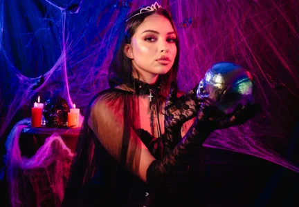 hannah_miltonn Night Breath  9টি ছবি