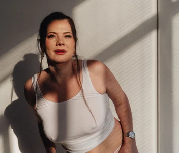 LucyBelli light Pic 2