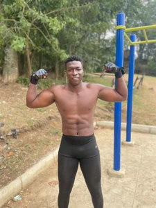 michaell_james7のbe strongの枚の写真