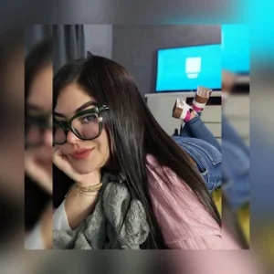AlmaRosalesA little more of me💜🖤💜 Bild 6