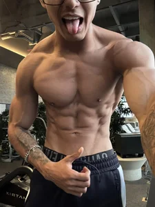 Paradise_boy__ training hot and a lot of discipline💪🏽🧘🏽‍♂️ . fénykép