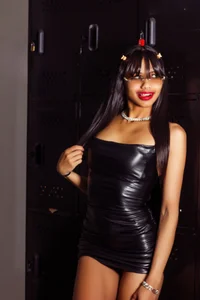 KendallArdentThe dress that drives you crazy Bild 4