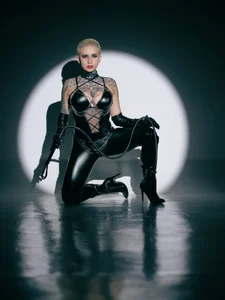 AliceShazaham_ Catwoman Pic 2