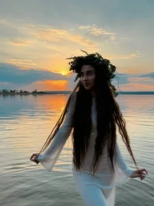 LenitaRamshur By the river Billede 6