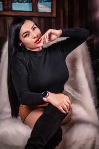 Lia_Simons Public Pic 2