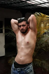 Logan_Wolf-js Public Pic 3