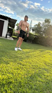 Leoknight: Public ( 5 фото)