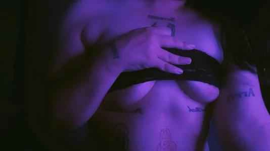 Mia_candy_0 My breast up close...🔥 Foto 2
