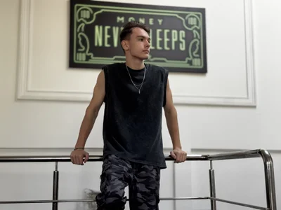 BradyFlint Public Hình 3