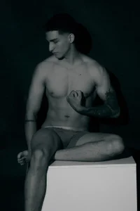 Goldendesirexx__ Black and white Pic 4