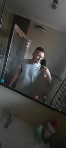 Kisszivacs Public টি ছবি